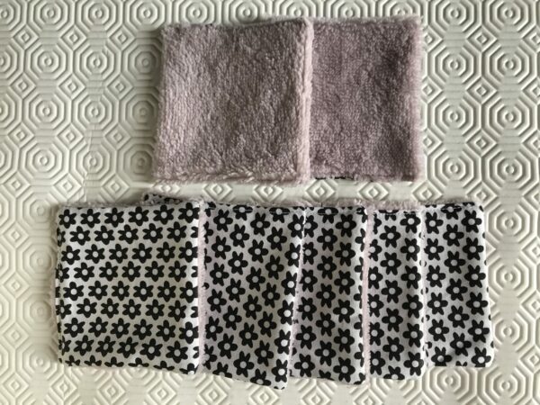 Lot de 7 Lingettes démaquillantes lavables bi matière bambou rose poudré et coton motif noir et blanc – Image 2