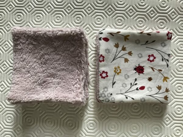 Lot de 7 Lingettes démaquillantes lavables bi matière bambou rose poudré et coton motif Lisbug coccinelle – Image 2