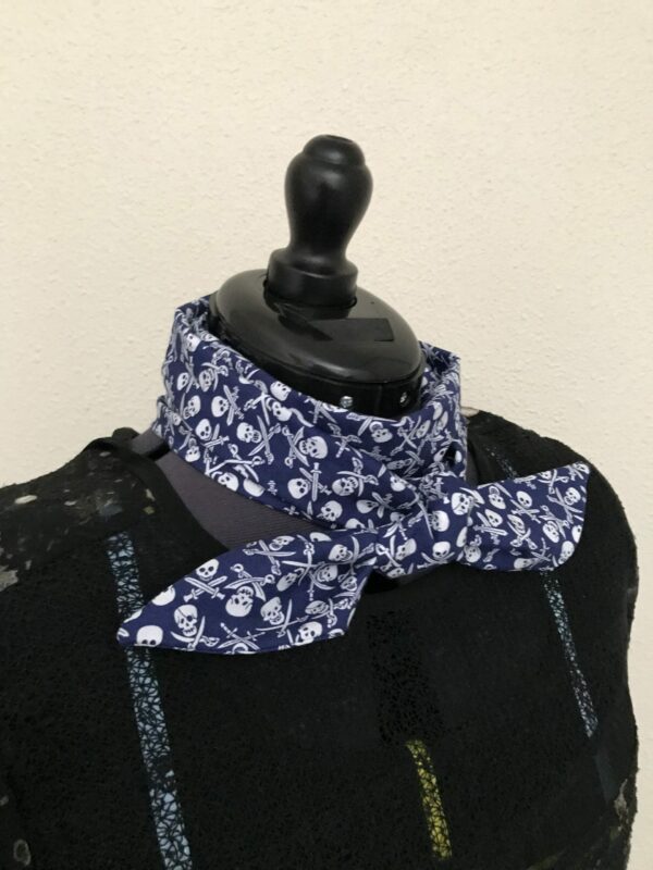 Long Foulard LARGE à cheveux, motif bleu skull, tête de mort, cravate lavallière  ceinture – Image 6